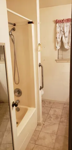 $2,300 | 2017 5th Street, Orange, TX 77630