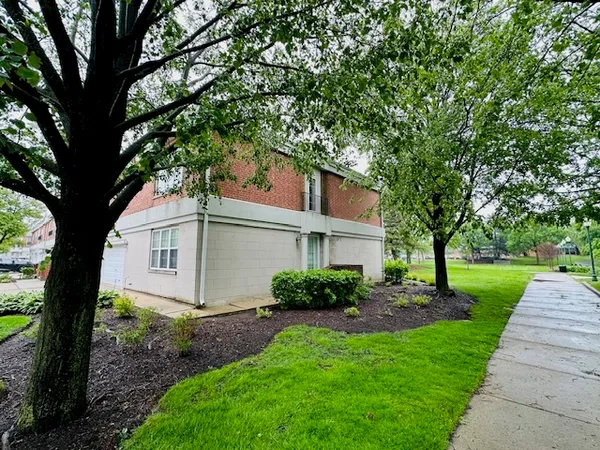 $525,000 | 405 Town Pl Circle, Unit 405, Buffalo Grove, IL 60089