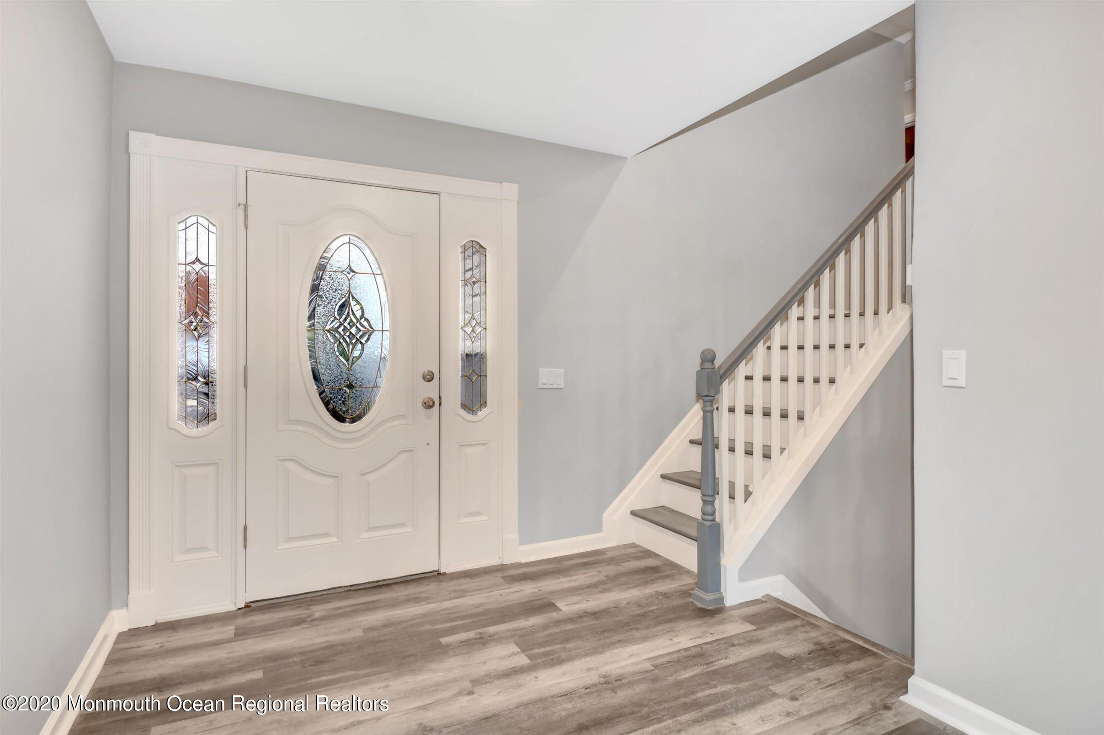 1 Nantucket Court Howell, NJ 07731 - Photo 4 of 29 04-Foyer