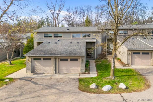 $329,900 | 3123 Lakehaven Drive, Unit 38, Ann Arbor, MI 48105