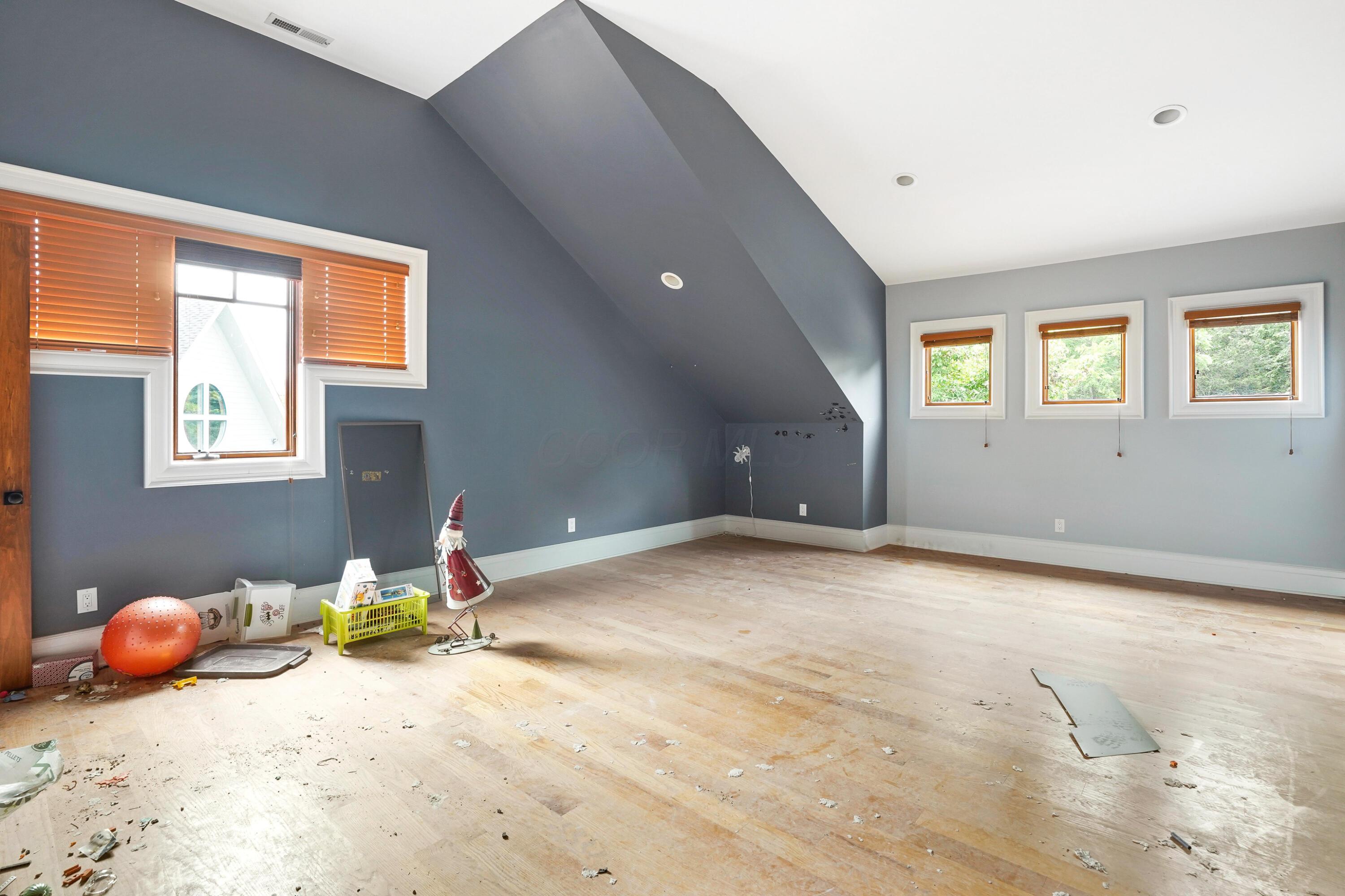 8108 Harriott Road Dublin, OH 43017 - Photo 51 of 71 Upstairs bedroom suite2