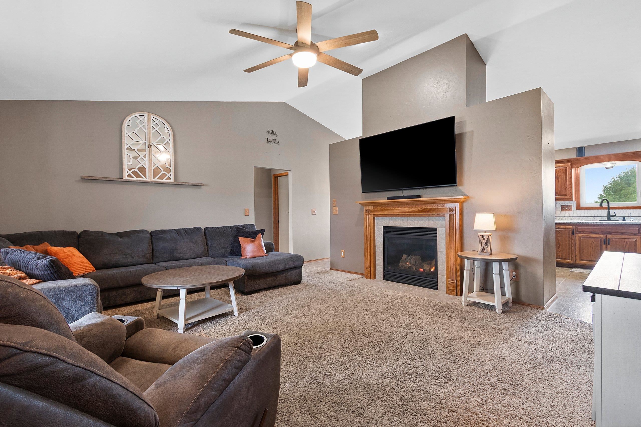 334 Falcon Circle Pulaski, WI 54162 - Photo 7 of 51