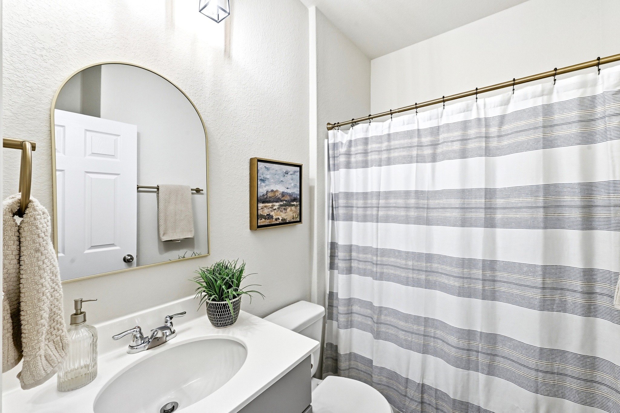 462 Tree Nut Loop Buda, TX 78610 - Photo 22 of 38 Full guest bathroom