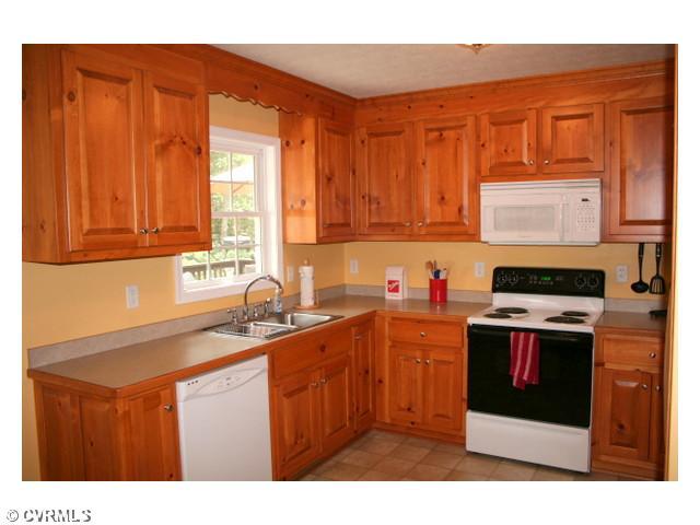 Kitchen - The cabinetry looks gorgeous!