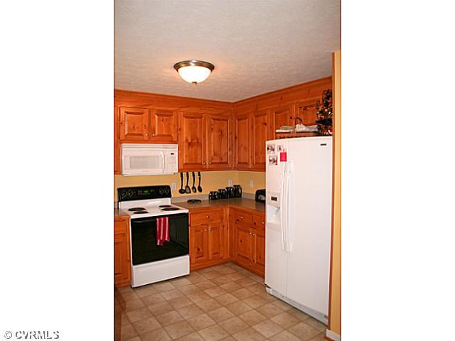 1168 Epworth Road Aylett, VA 23009 - Photo 8 of 21 Kitchen