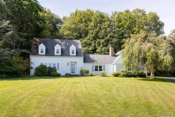$299,900 | 4528 Candlewood Drive, Lockport Town, NY 14094