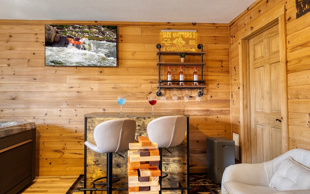 180 Green Ridge Road Blue Ridge, GA 30513 - Photo 17 of 83 a balcony with table and chairs