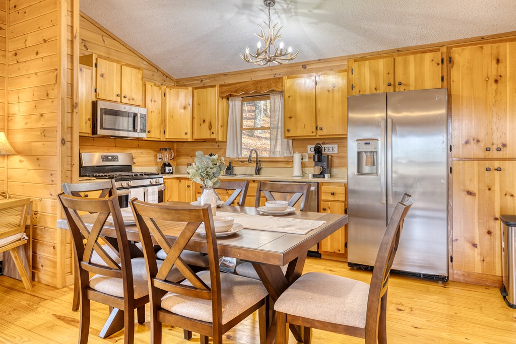 180 Green Ridge Road Blue Ridge, GA 30513 - Photo 5 of 83