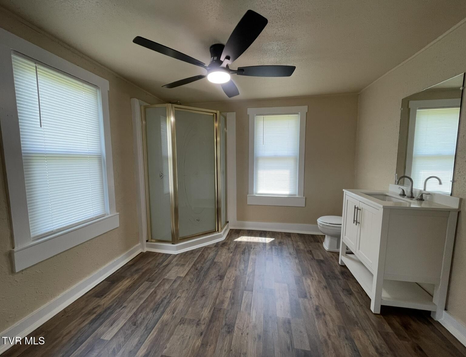 111 Laura Bower Road Elizabethton, TN 37643 - Photo 3 of 12 IMG_0396