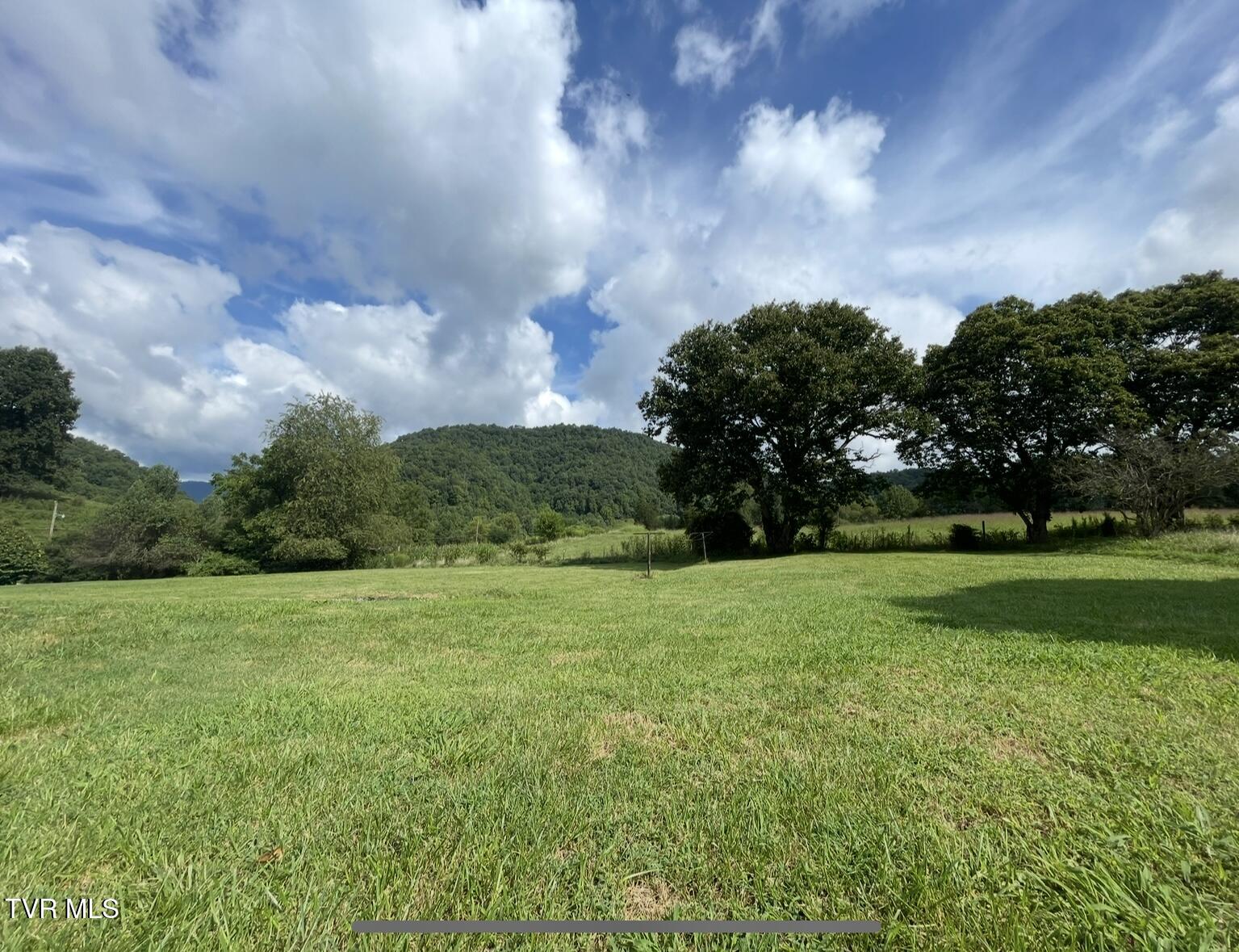 111 Laura Bower Road Elizabethton, TN 37643 - Photo 10 of 12 IMG_0391