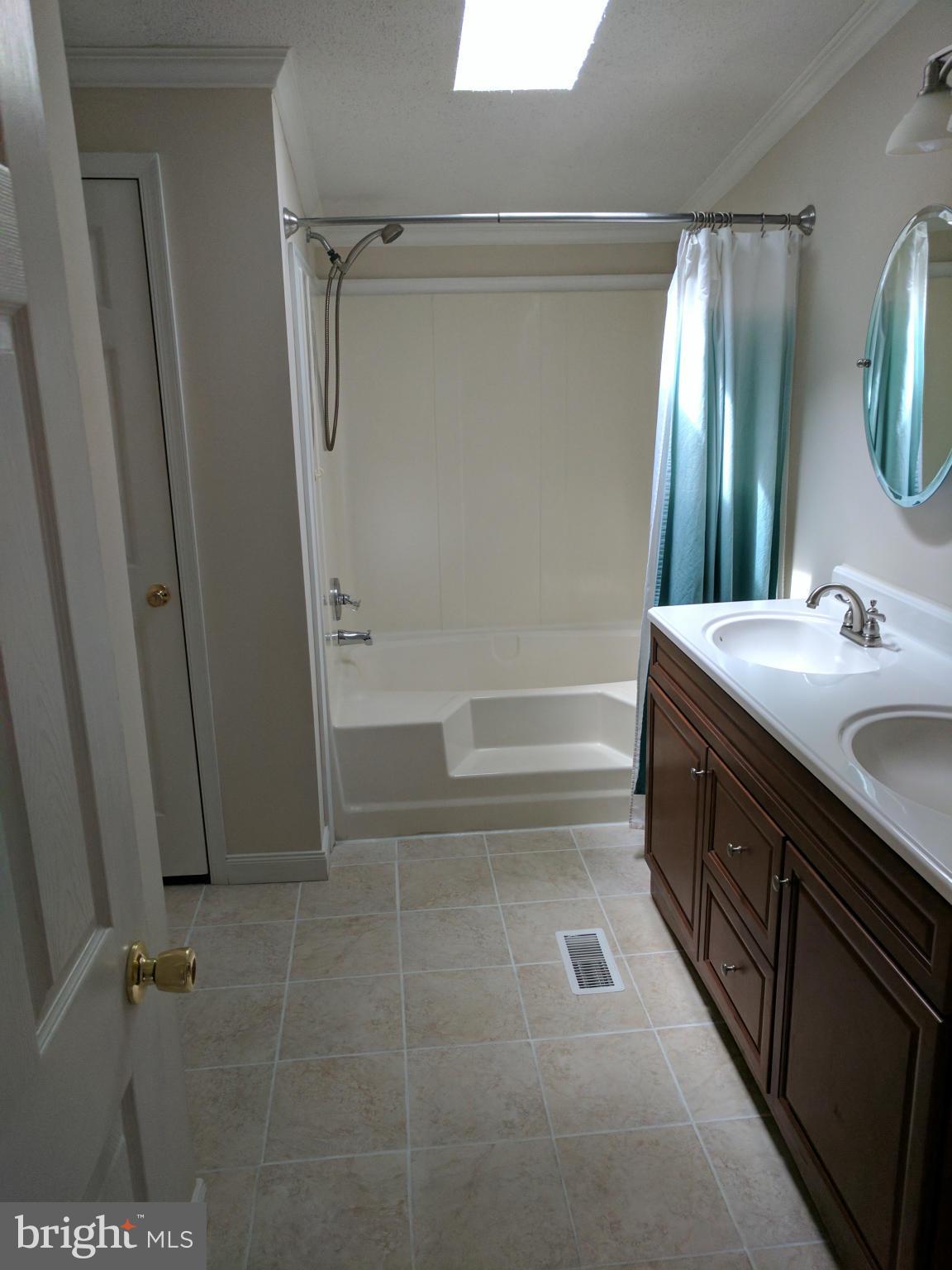 14477 Round Hill Road King George, VA 22485 - Photo 13 of 24 Bath (Master)