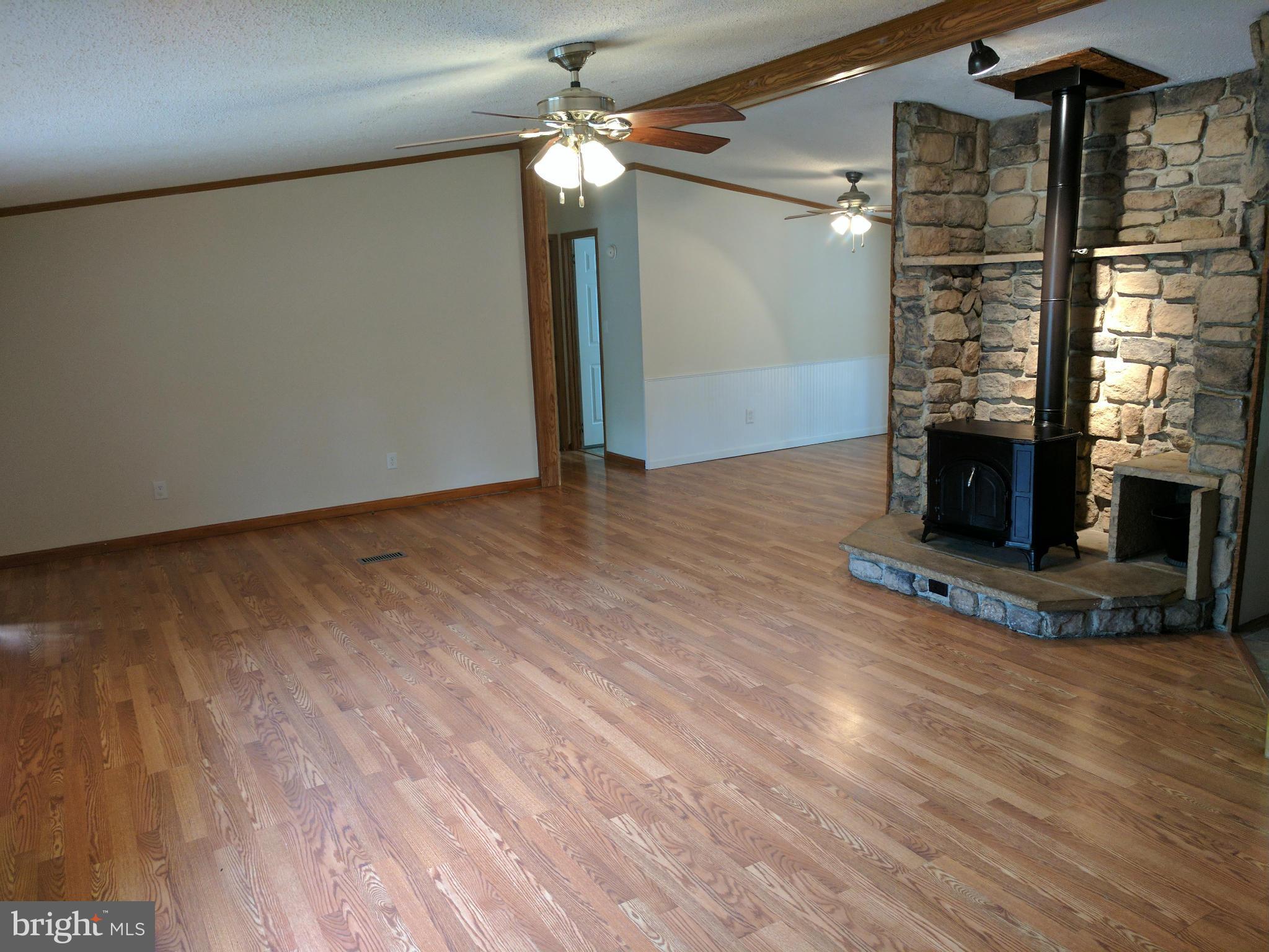 14477 Round Hill Road King George, VA 22485 - Photo 4 of 24 Living Room