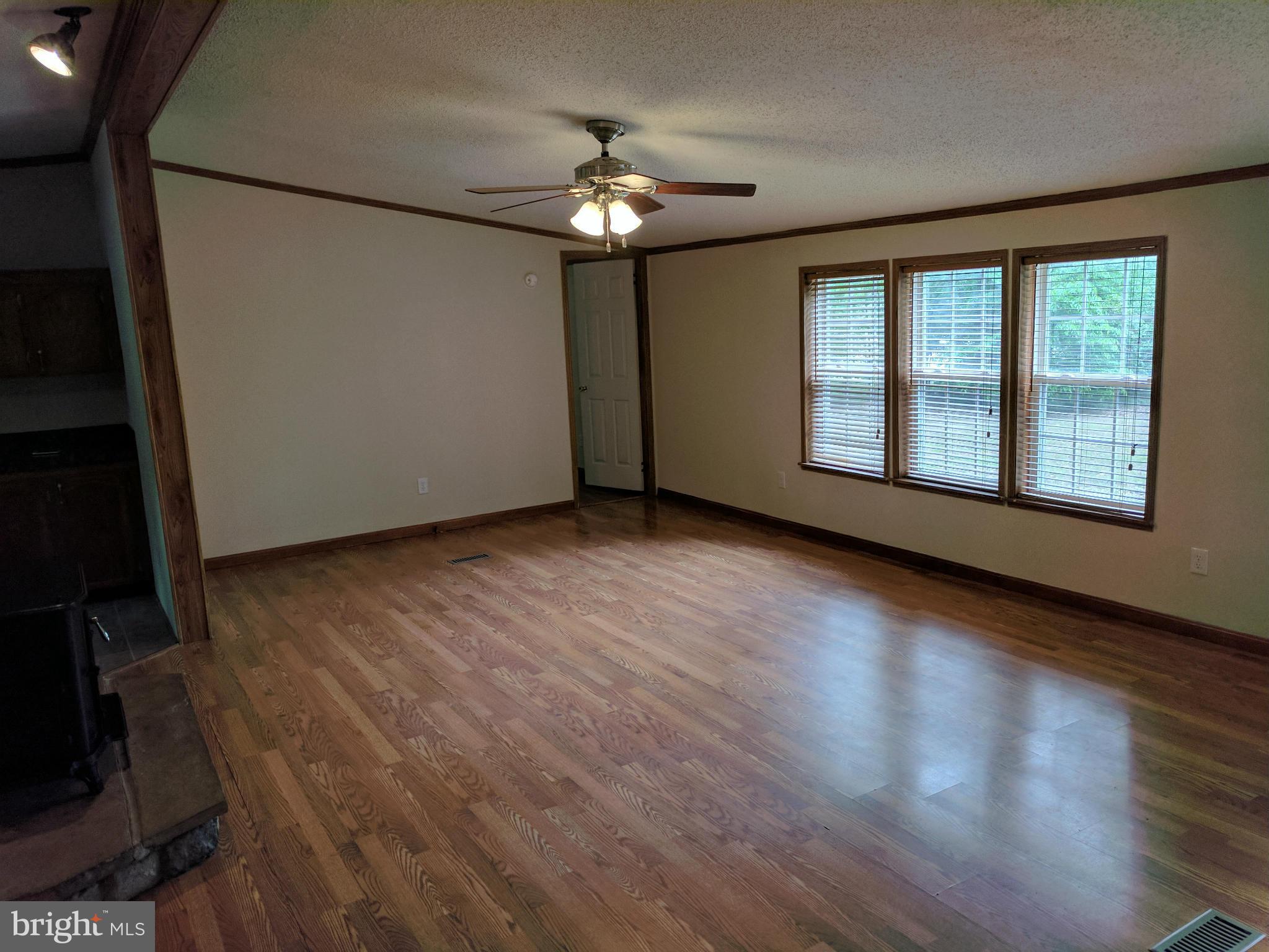 14477 Round Hill Road King George, VA 22485 - Photo 5 of 24 Living Room