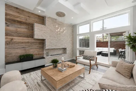 $1,650,000 | 2125 West Erie Street, Chicago, IL 60612