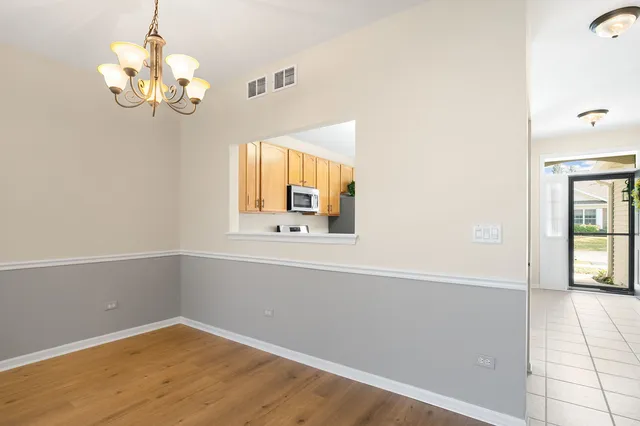 $299,990 | 272 Enfield Lane, Grayslake, IL 60030