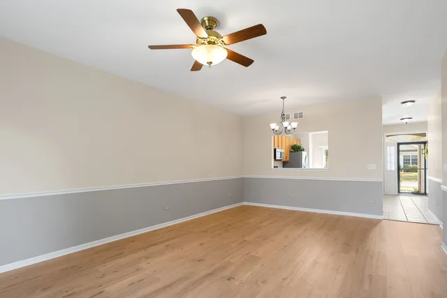 $299,990 | 272 Enfield Lane, Grayslake, IL 60030