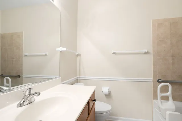 $299,990 | 272 Enfield Lane, Grayslake, IL 60030