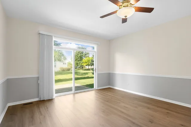 $299,990 | 272 Enfield Lane, Grayslake, IL 60030