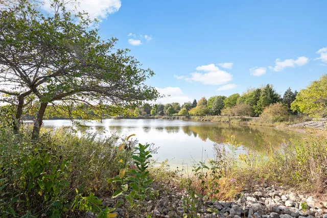 $299,990 | 272 Enfield Lane, Grayslake, IL 60030