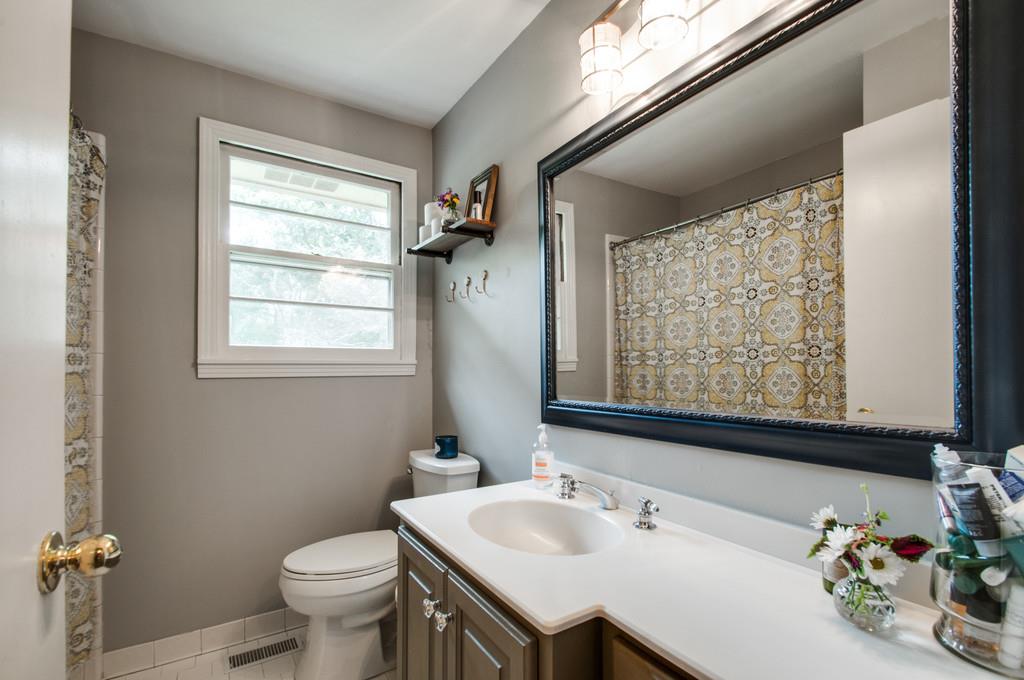 630 Davidson Road Nashville, TN 37205 - Photo 16 of 20 Bathroom