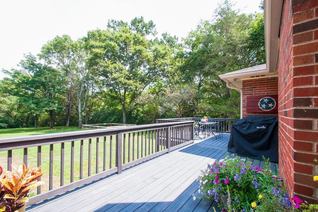 630 Davidson Road Nashville, TN 37205 - Photo 17 of 20 Spacious deck