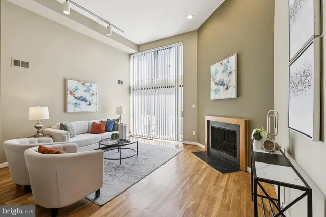 $962,500 | 406 15th Street Southeast, Washington, DC 20003