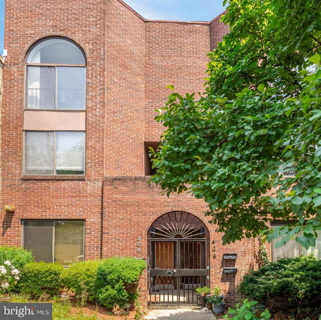 406 15th Street Southeast Washington, DC 20003 - Photo 2 of 39