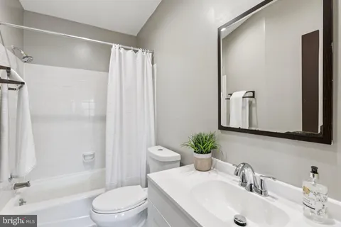 $962,500 | 406 15th Street Southeast, Washington, DC 20003