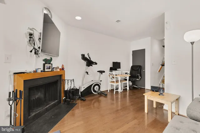 $962,500 | 406 15th Street Southeast, Washington, DC 20003