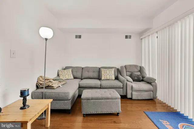 $962,500 | 406 15th Street Southeast, Washington, DC 20003