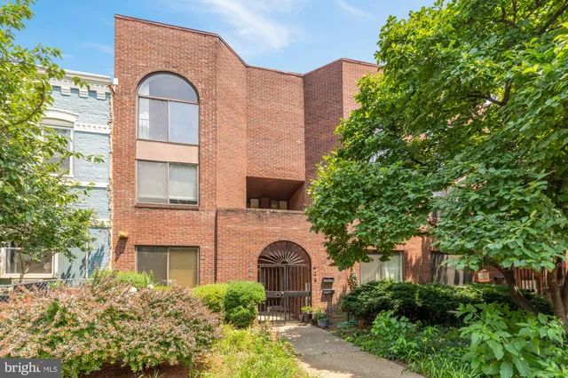 $962,500 | 406 15th Street Southeast, Washington, DC 20003