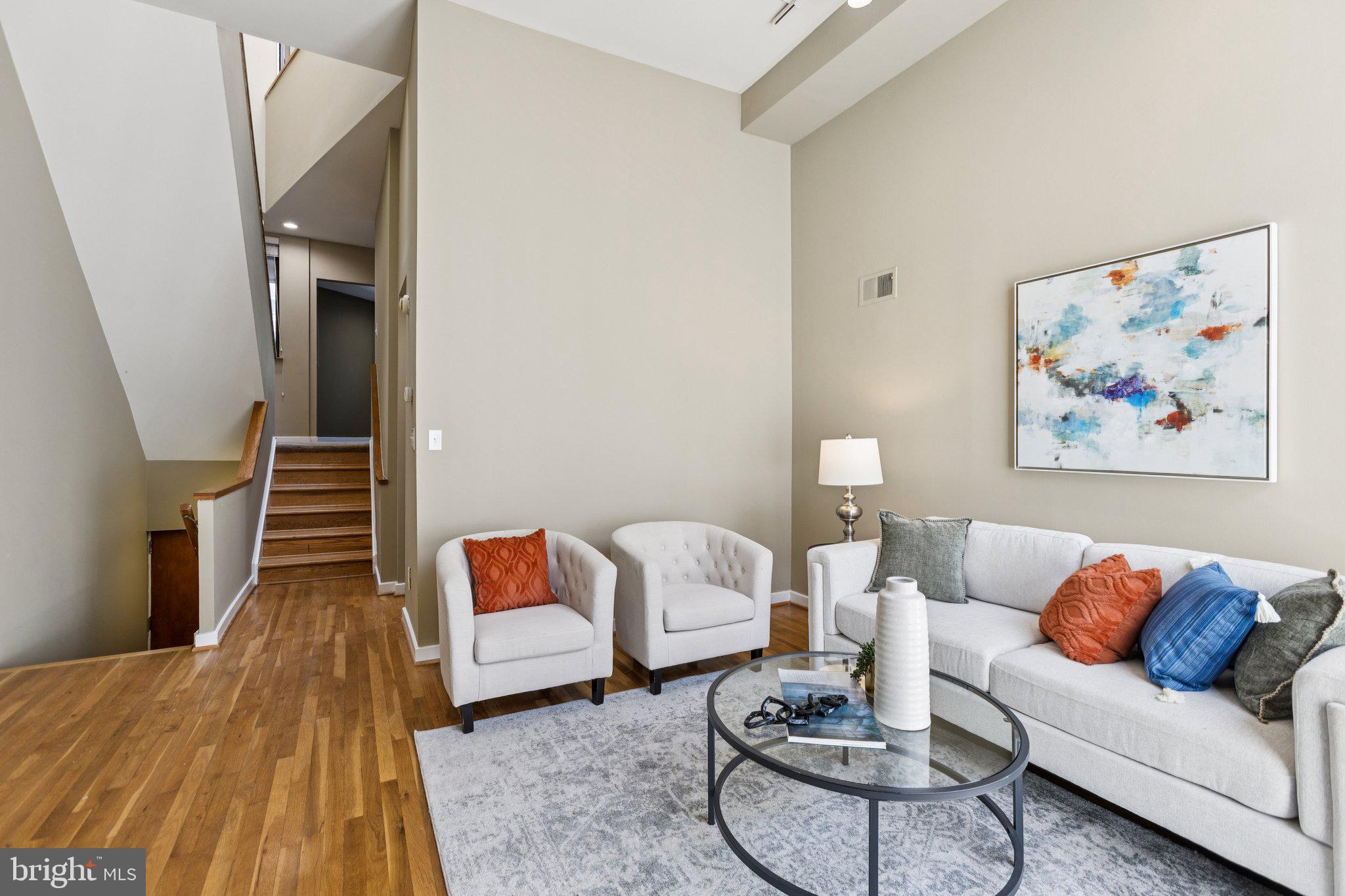 406 15th Street Southeast Washington, DC 20003 - Photo 5 of 39