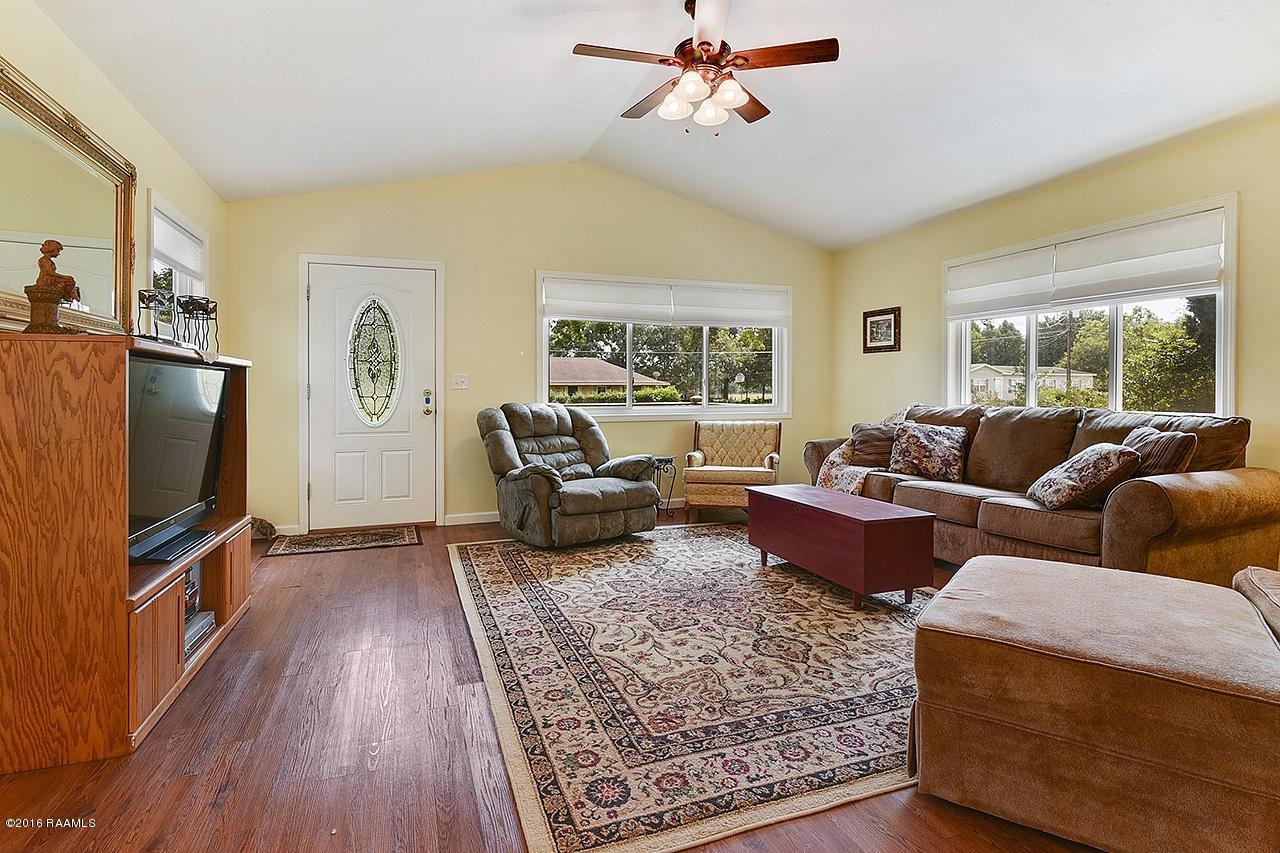 375 Pavy Road, Unit ST Opelousas, LA 70570 - Photo 2 of 9 Living Room