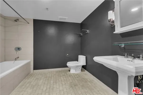 $5,500 | 510 South Hewitt Street, Unit 102, Los Angeles, CA 90013