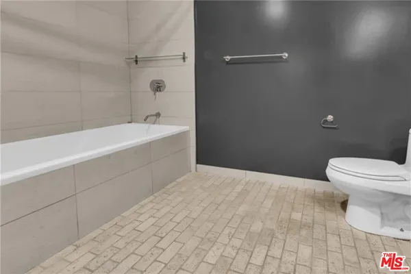 $5,500 | 510 South Hewitt Street, Unit 102, Los Angeles, CA 90013
