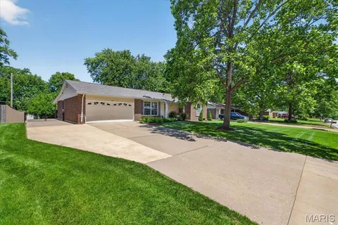 $435,000 | 1339 Virginia Drive, Ellisville, MO 63011