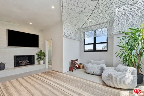 $4,995,000 | 15 Reef Street, Marina del Rey, CA 90292