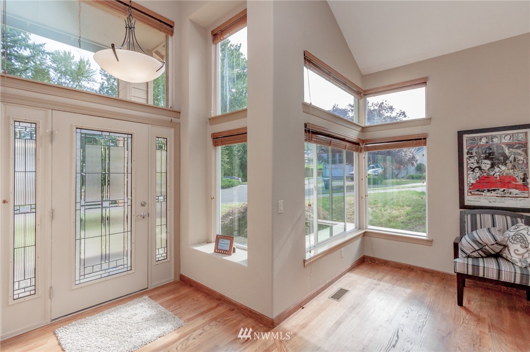 715 South 32nd Place Renton, WA 98055 - Photo 3 of 25
