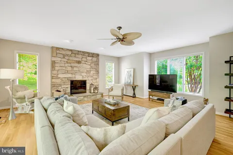$1,995,000 | 904 Falls Bridge Lane, Great Falls, VA 22066