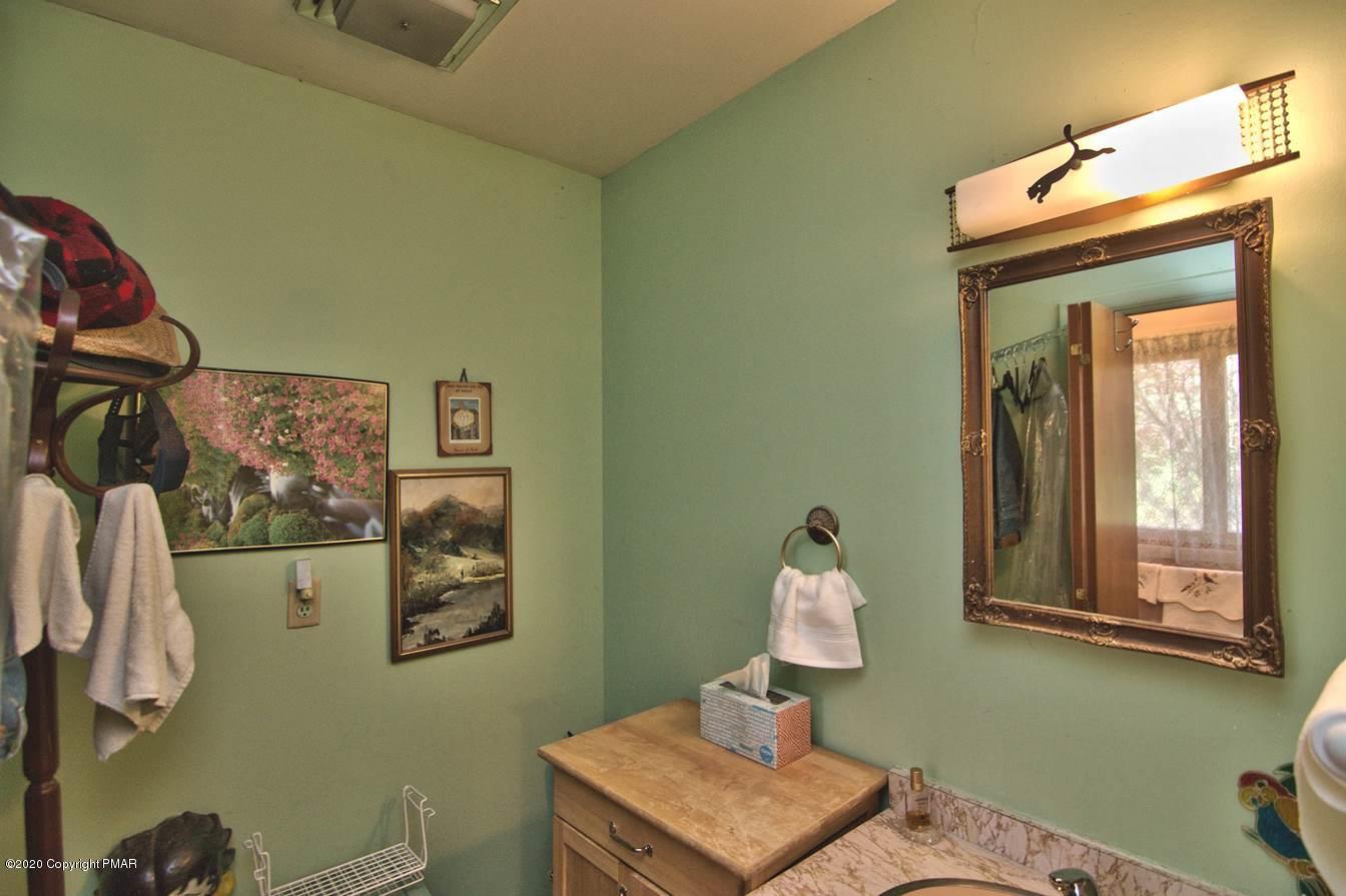 121 Summit Road Swiftwater, PA 18370 - Photo 33 of 84 2nd Bathroom