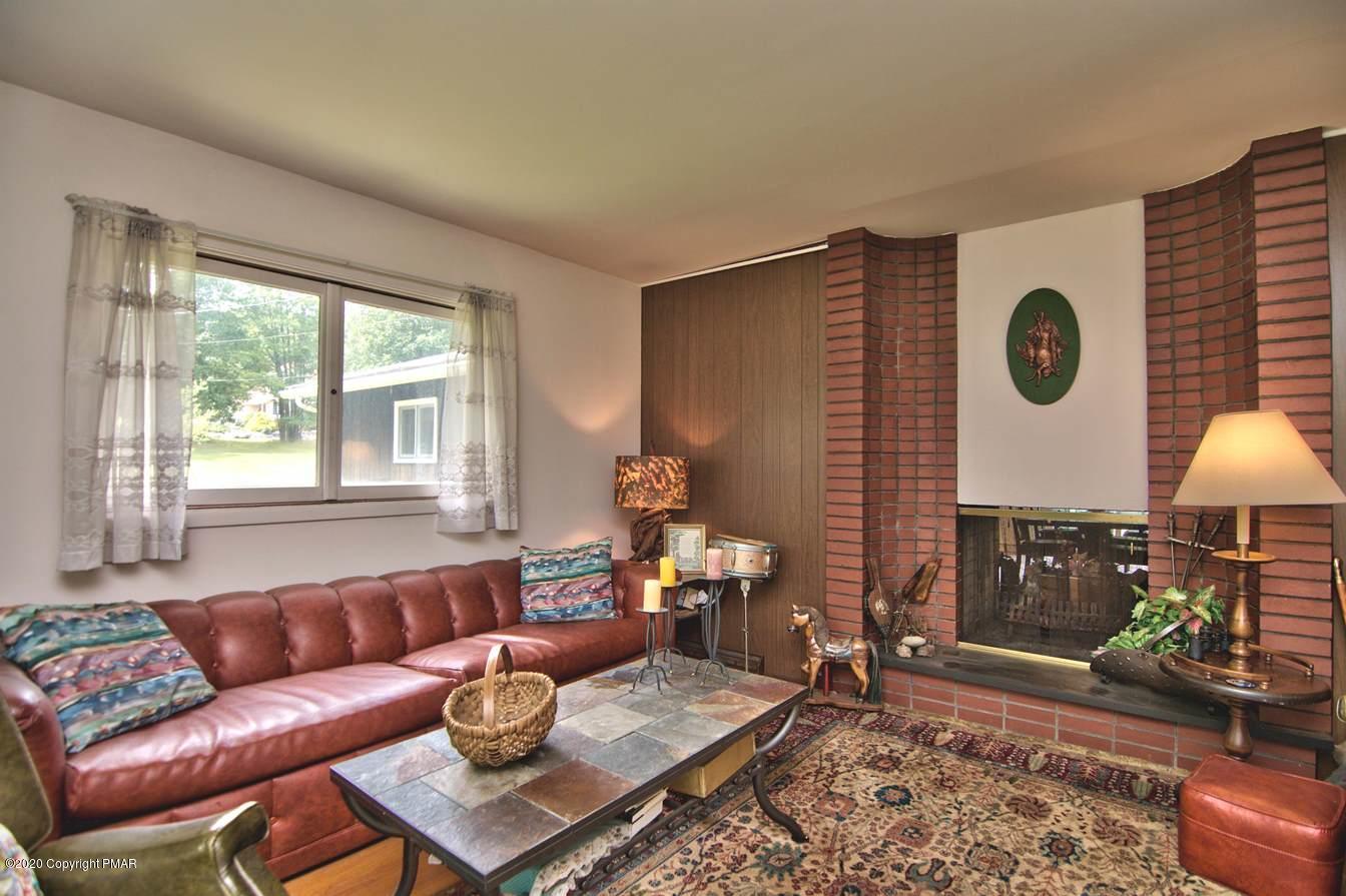 121 Summit Road Swiftwater, PA 18370 - Photo 9 of 84 Family room