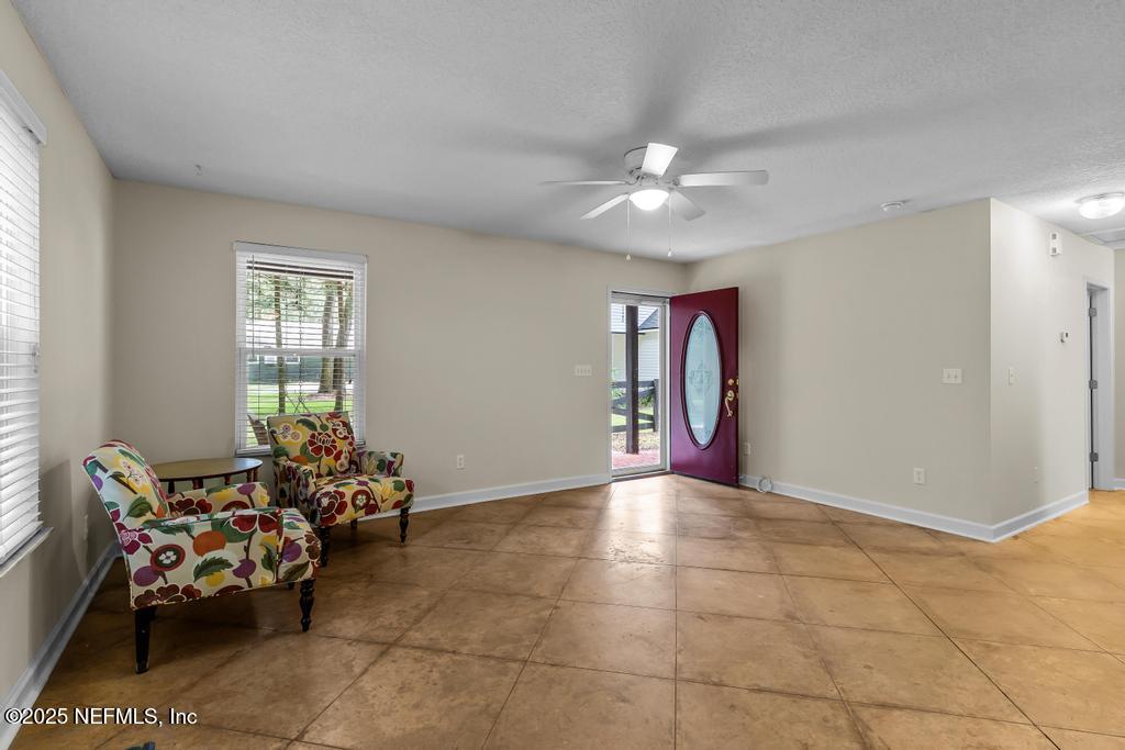 8223 Hardwood Landing Road St. Augustine, FL 32092 - Photo 11 of 36 Living 2 Rental
