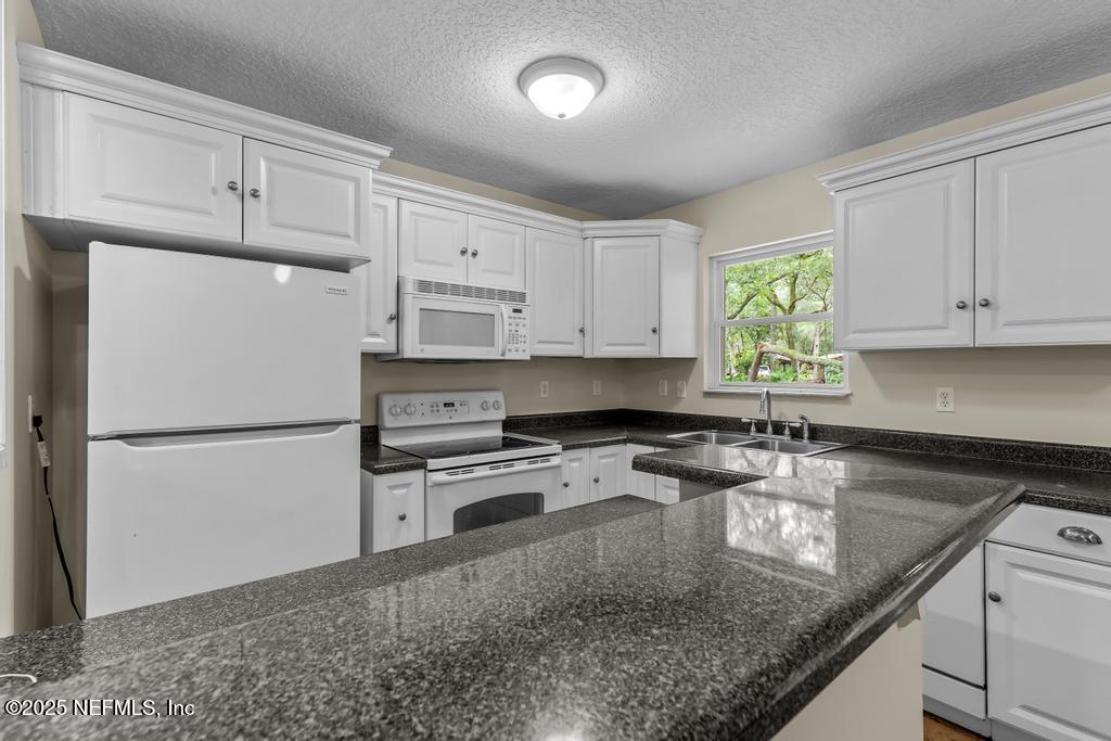 8223 Hardwood Landing Road St. Augustine, FL 32092 - Photo 13 of 36 Breakfast Bar