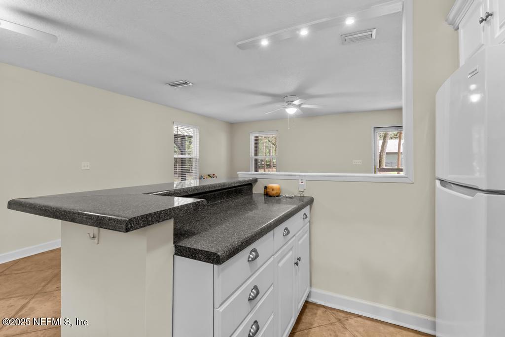 8223 Hardwood Landing Road St. Augustine, FL 32092 - Photo 17 of 36 Breakfast Bar 2