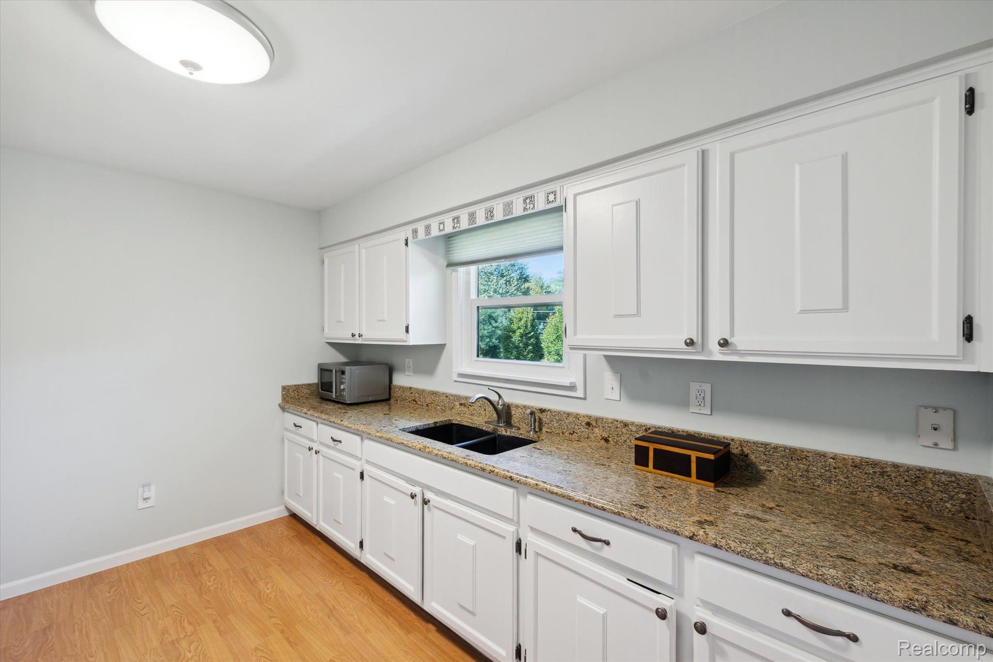 5307 North Seymour Road Flushing, MI 48433 - Photo 16 of 33 Bright, open concept with plenty of storage.
