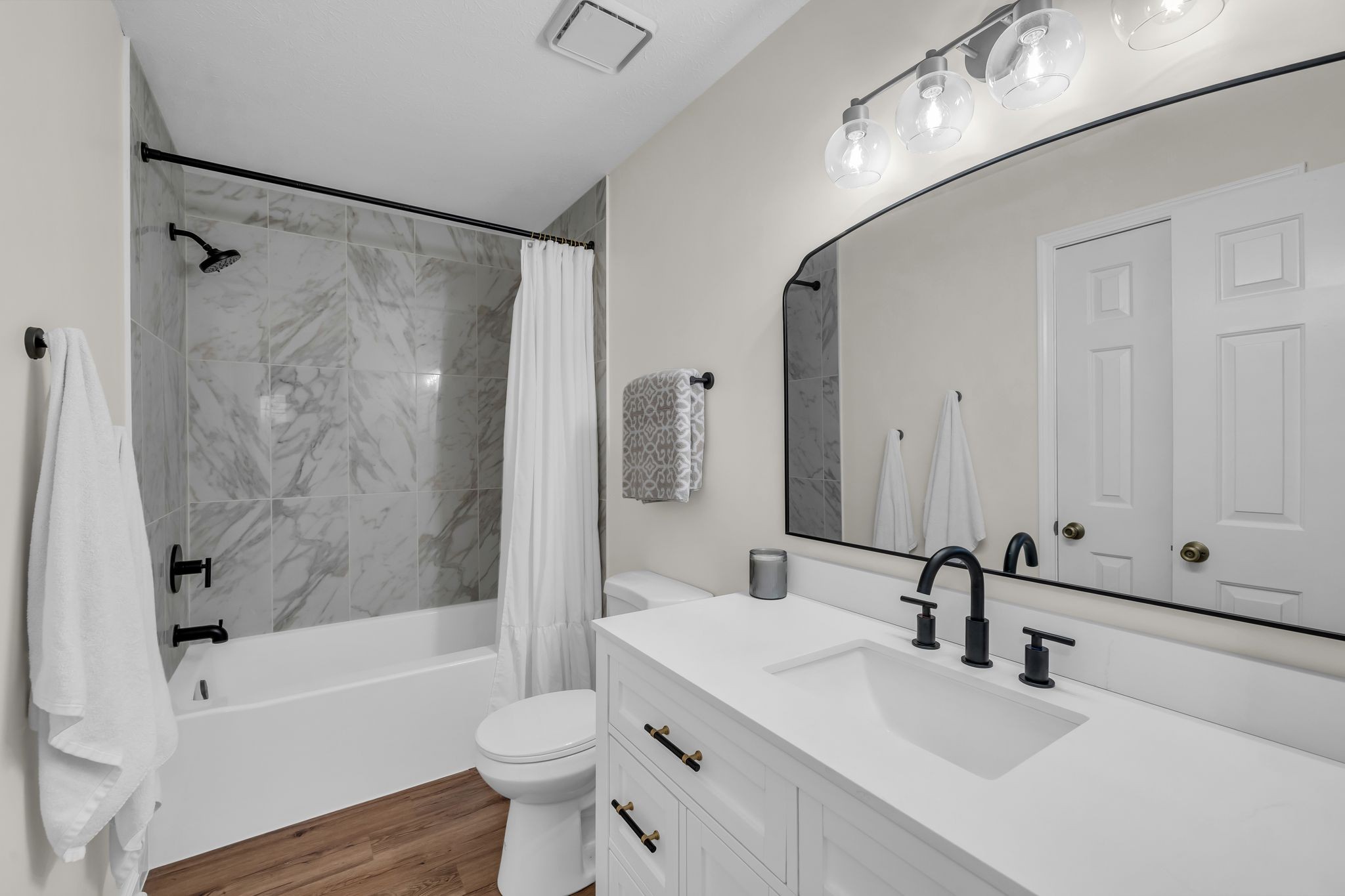 260 Pleasant Run Road Smyrna, TN 37167 - Photo 22 of 35 a bathroom with a sink a toilet and a bathtub