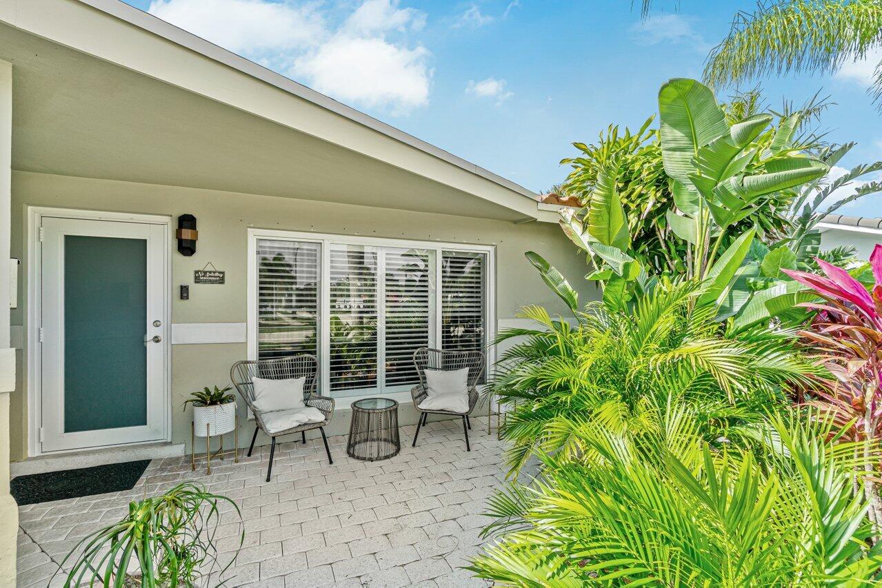 501 Southwest 8th Terrace Boca Raton, FL 33486 - Photo 2 of 31 004-501Southwest8thTerrace-BocaRaton-FL-