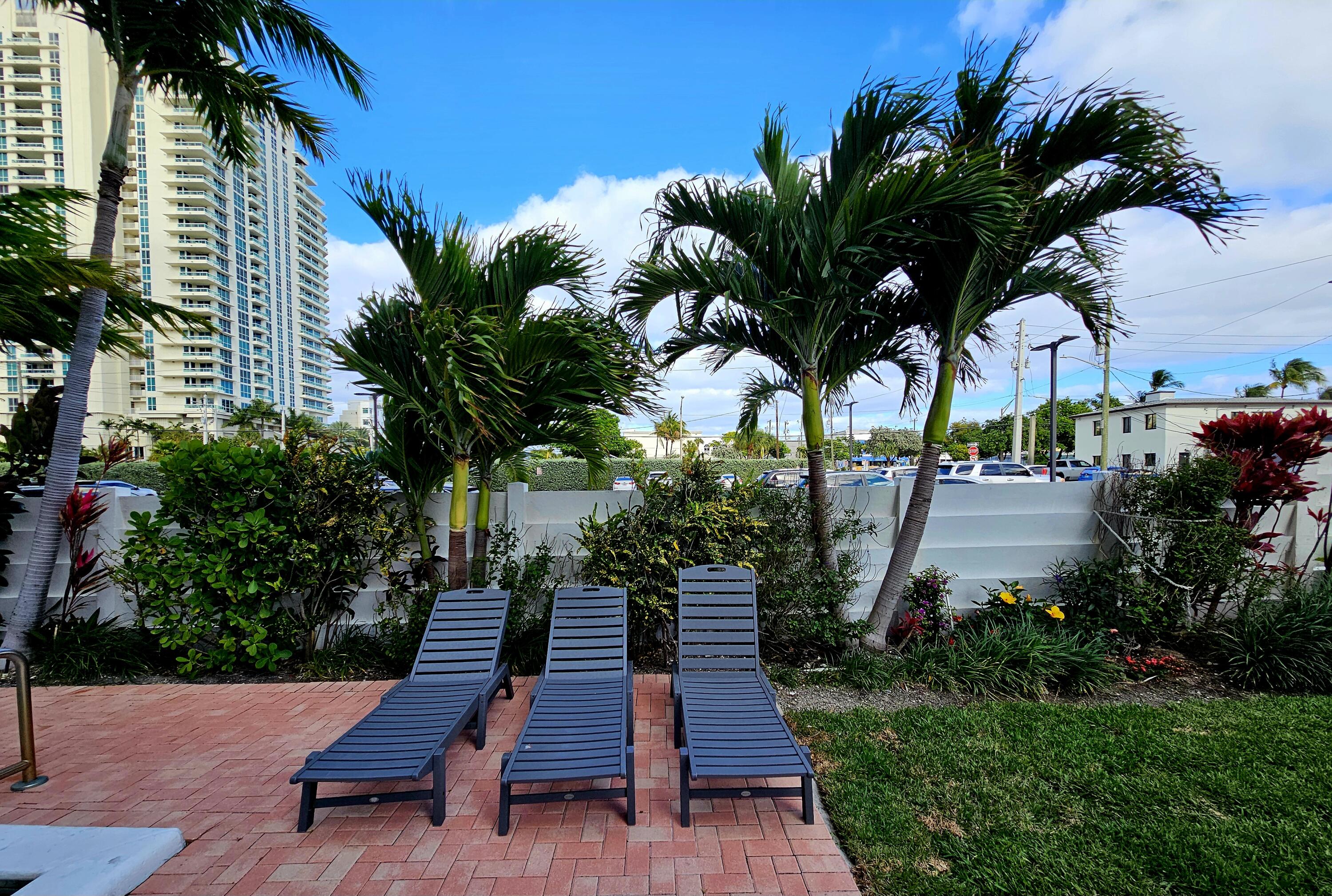 200 South Birch Road, Unit 208 Fort Lauderdale, FL 33316 - Photo 6 of 22 a wooden bench sitting in front of a house