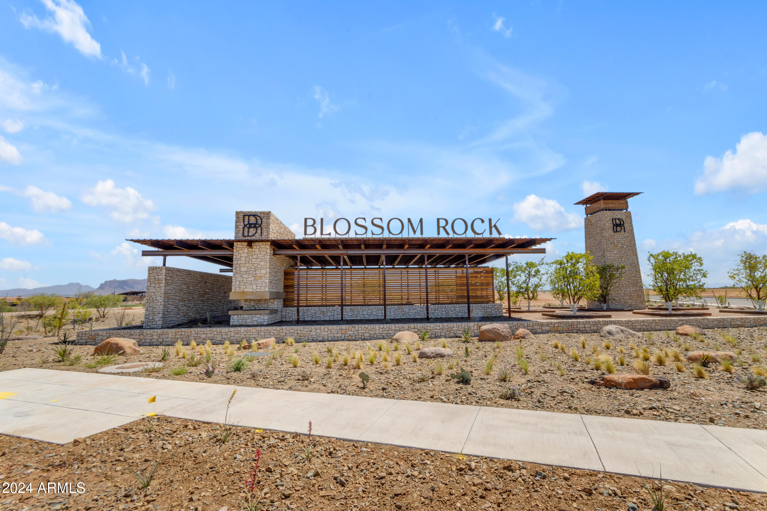 1332 Ridge Road Apache Junction, AZ 85120 - Photo 20 of 29 Monument