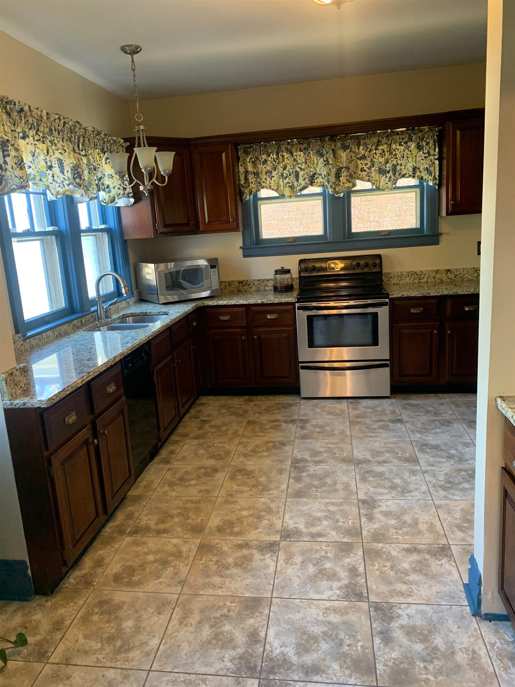 2925 Staunton Road Huntington, WV 25702 - Photo 4 of 20 Gallery Image 4